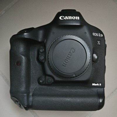 Canon EOS-1D X Mark II DIGITALE SPIEGELREFLEXKAMERA - Schwarz (Nacktes Gehäuse)
