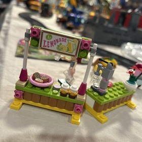 LEGO- FRIENDS- MIA'S LEMONADE STAND- 41027- 100% COMPLETE-