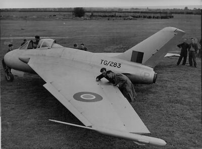 1946-de-havilland-108-experimental-jet-plane-at-hatfield-airport-press