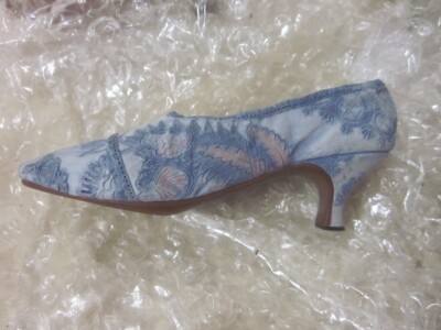 Vintage 1999 Raine Willitts Design Just The Right Shoe - Lavish Tapestry 25087