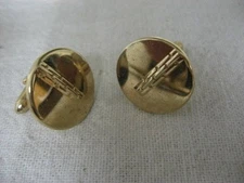 Vintage Gold Tone CIRCLE w/ CHAIN ACCENT DESIGN Cufflinks ~ Made by Swank ~