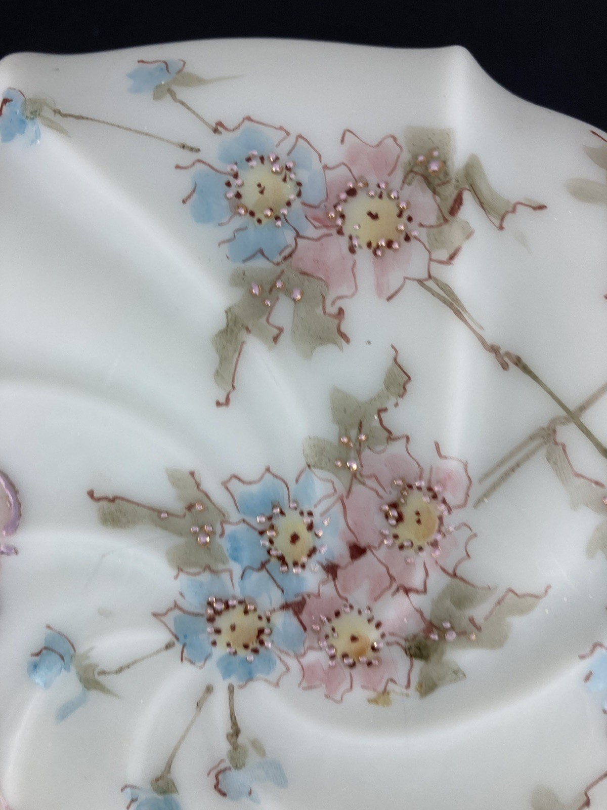 LARGE 6.5" WAVECREST  SWIRL DRESSER BOX W/ FLOWERS/ PINK/BLUE/GREEN/BEAUTIFUL!