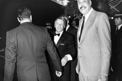 Frank Sinatra arrives at the Royal Albert Hall in September 1984 Old Photo 1