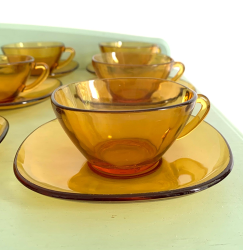 Set of 6 mid-century Vereco France amber glass coffee cups and saucers - Picture 3 of 7