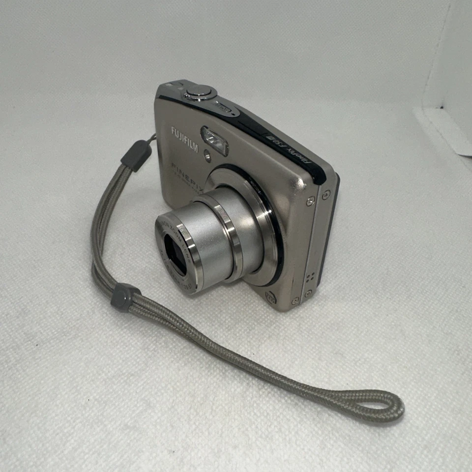 Fujifilm Digital Camera FinePix F50fd 12.0MP Tested Plus Charger Battery 16GB SD - Image 4 of 4