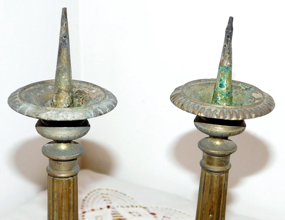 PAIRE ANCIEN PIQUE CIERGE BRONZE et/ou LAITON XIXème JESUS CHRIST ST VIERGE ... - Photo 2/4