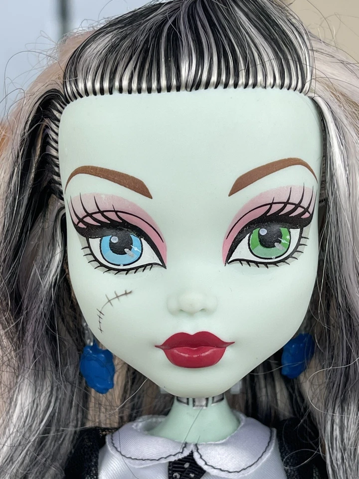 Monster High Frightfully Tall Frankie Stein 17" Doll With Stand - Image 2 of 4