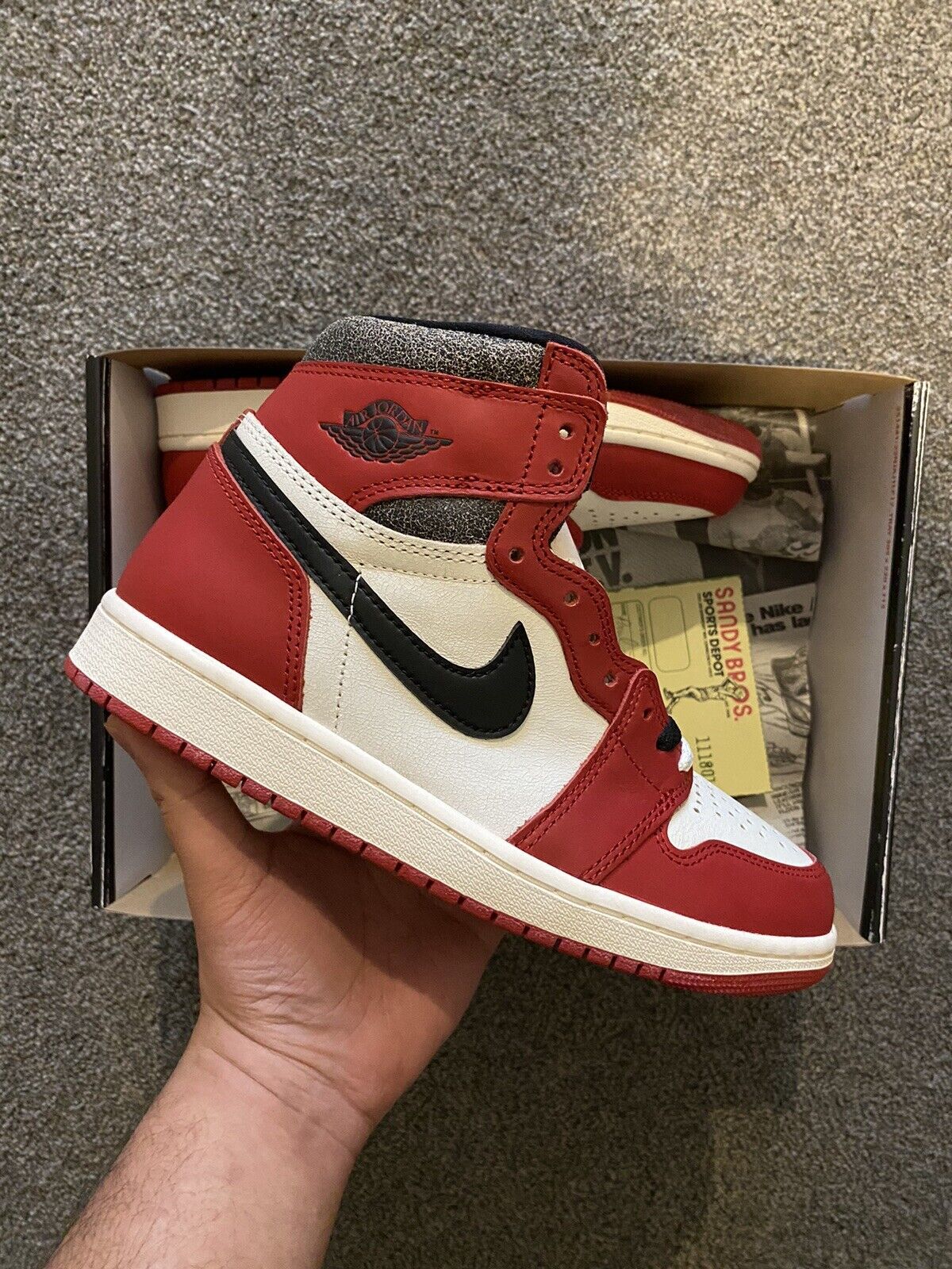 Nike Air Jordan 1 High OG Chicago Lost and Found - UK6 - Free 