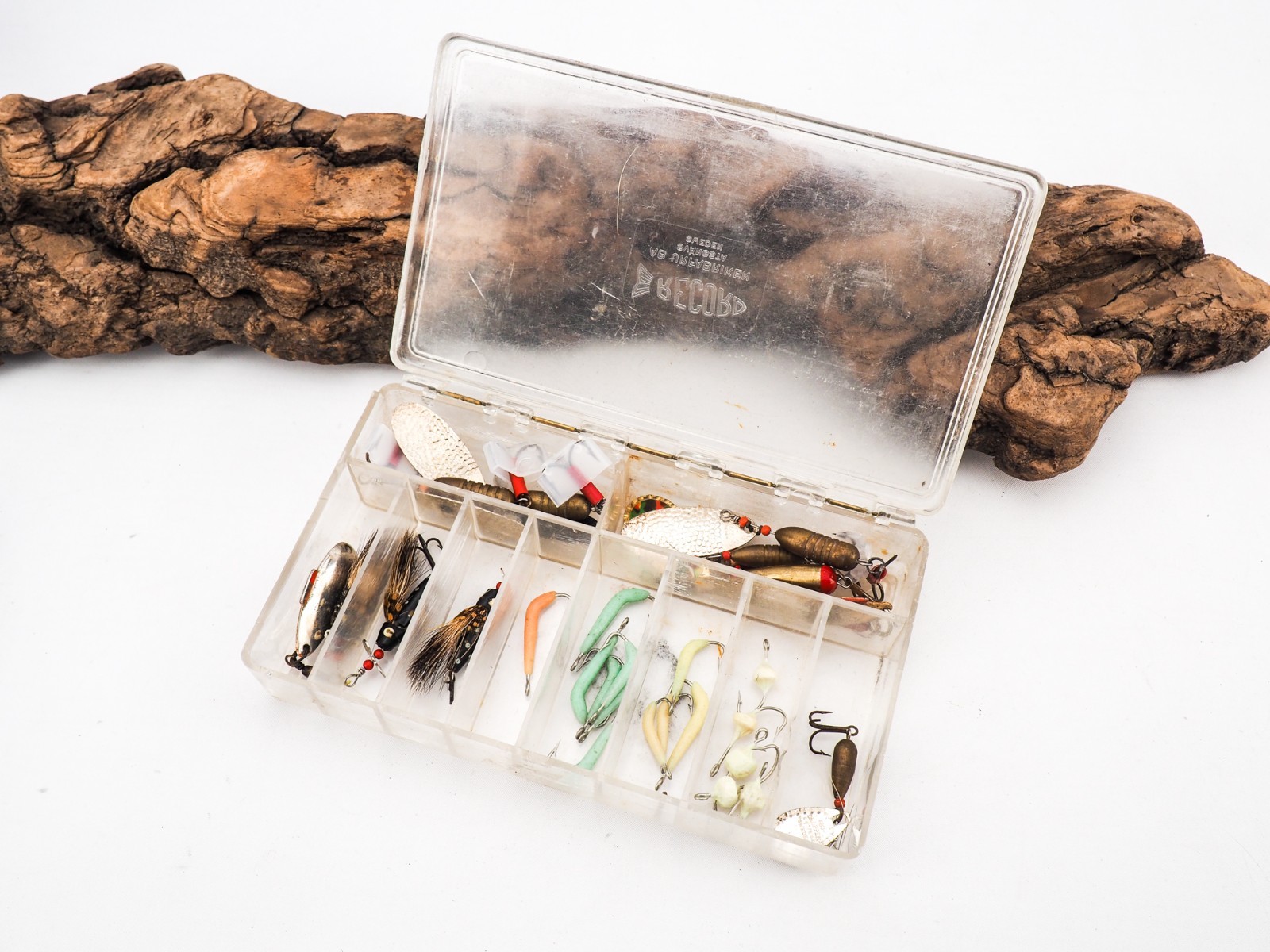 COLLECTION OF ORIGINAL ABU LURES IN ABU RECORD LURE BOX (SPINNERS/ SPOONS ETC) - Image 3