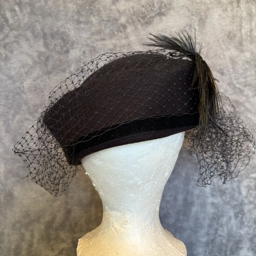 Sombrero redondo retro vintage años 40 fieltro lana negro con pluma y red - Imagen 7 de 9