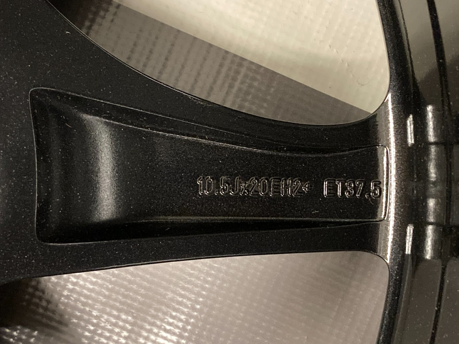 OEM Maserati GranTurismo Rear Wheel, 20" Anthracite, 084072510