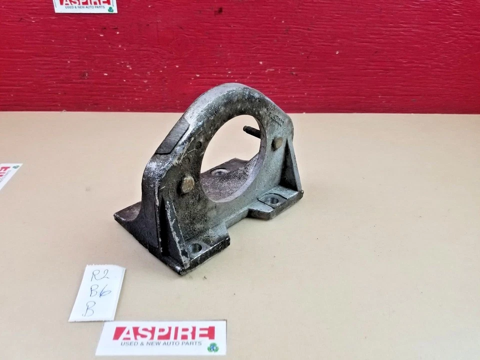 Soporte de montaje del motor Jaguar XJ12 1994 1995 1996 CCC2574 OEM Foto 2 de 4