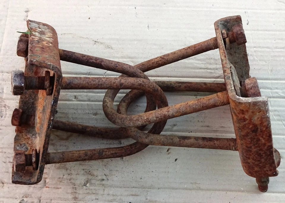 ISUZU CAMPO PICK UP UTE RODEO 4X4 MODELO 1988 00 ASIENTO DE RESORTE Y PERNOS EN U USADOS  Foto 3 de 4