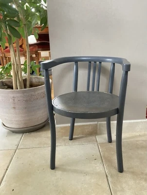 Fauteuil en bois courbé époque XIXe, motifs en reliefs sur l’assise (Thonet ?) - Photo 1/4
