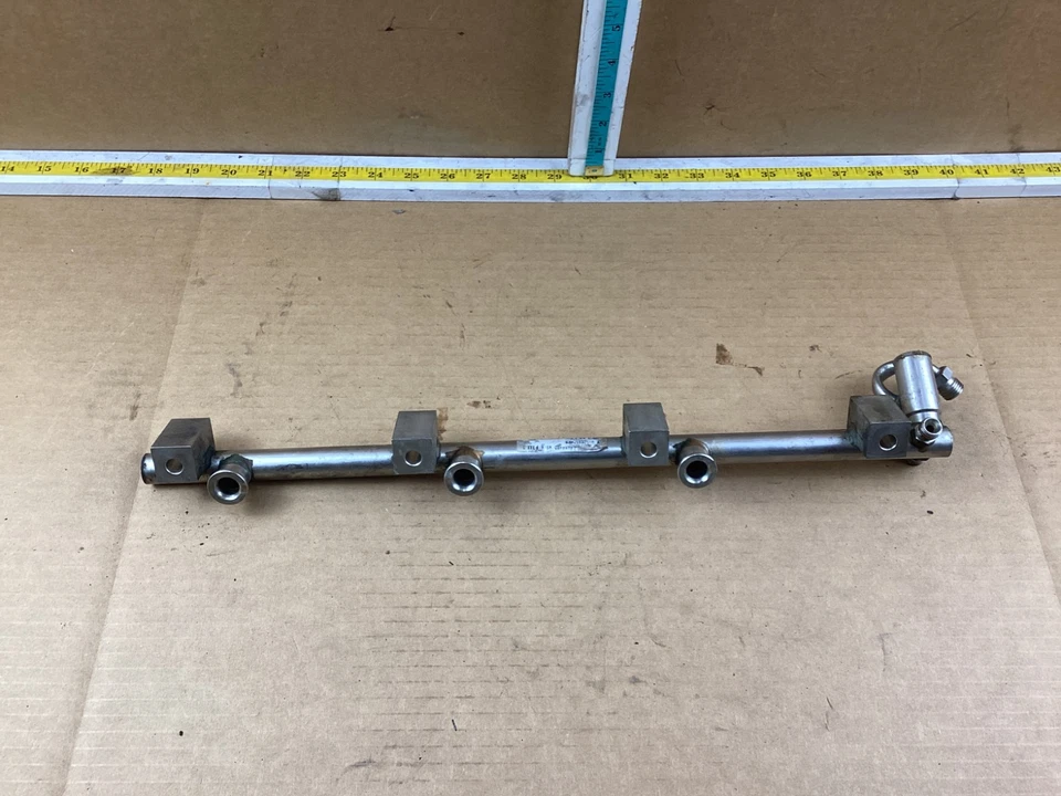 Línea de riel de inyección de combustible superior Porsche Cayenne 2008-2010 3,6 L 03H133316A OEM Foto 2 de 4