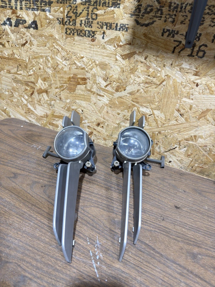 2000-03 BMW E46 325ci 330ci 2 door Coupe Convertible Right Fog Light with Trim - Image 2 of 4