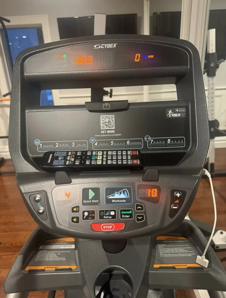Cybex 525AT Entrenador de Arco Elíptico con Consola E3 - Grado Comercial Foto 3 de 4