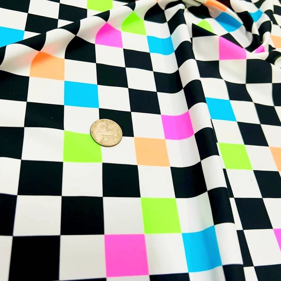 Tecido de elastano de náilon com estampa multicolorida quadrado 4 vias elástico por jarda - Imagem 3 de 4