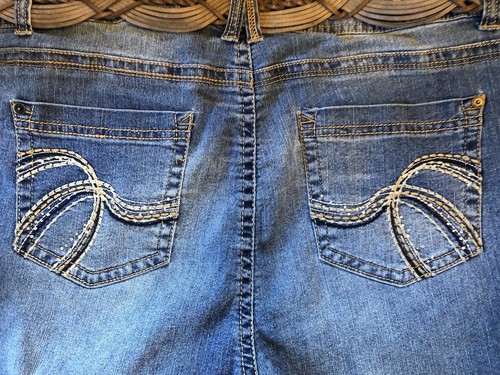 WallFlower Women's Luscious Curvy Belted Bermuda Shorts Size 22W NEW (42”X8”) - Picture 3 of 7