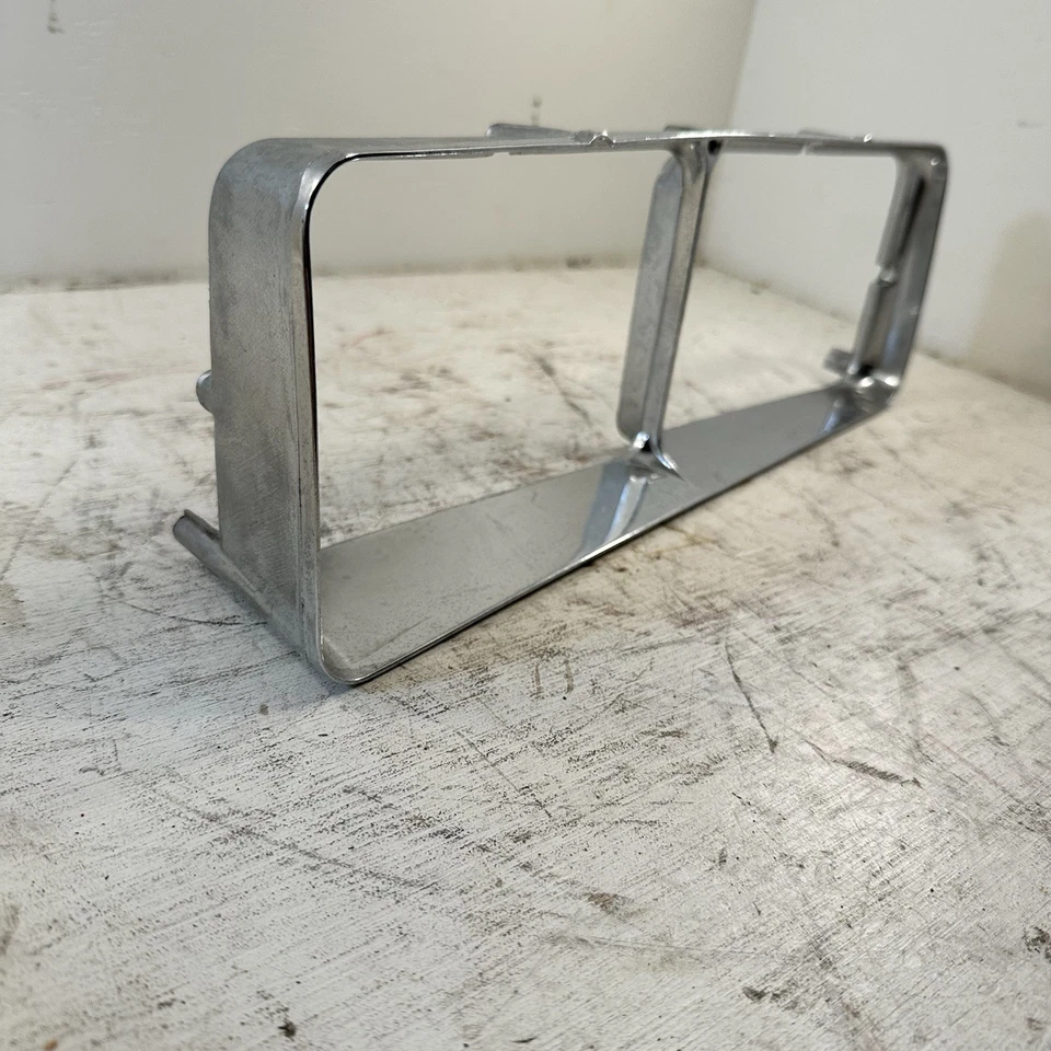 Nuevo bisel de faro cromado sin caja OEM GM 25510939 para Buick Skyhawk 1975-1980 Foto 2 de 4