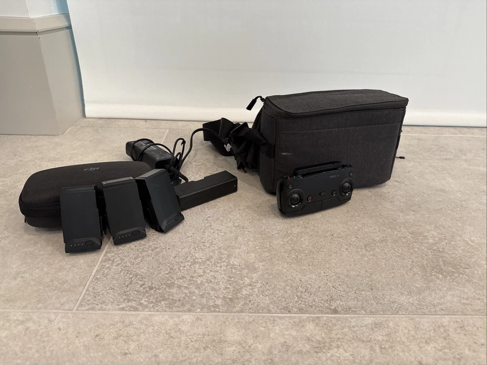 DJI MAVIC AIR (usado) (piernas derechas traseras rotas, cables aún en contacto) Foto 2 de 4