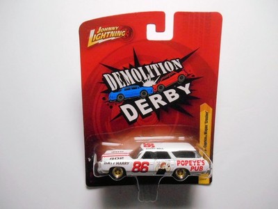 DEMOLITION DERBY WHITE 1973 CHEVROLET CAPRICE WAGON CRUSHER BY JOHNNY LIGHTNING