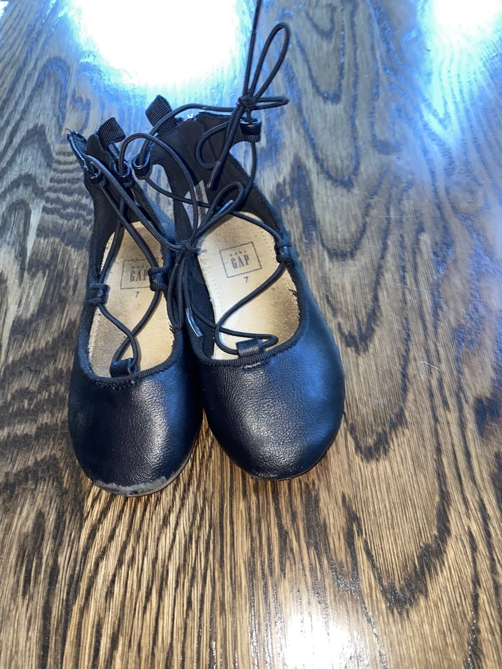 Pisos de ballet Baby Gap de cuero sintético negros talla 7 buen estado $30 estilo otoño Foto 2 de 4