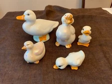 5 Vintage Artmark ducklings ducks Handmade Ceramic pearl mutter figurine bird