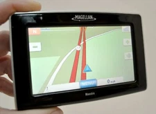 Magellan Maestro 4250 Car Set GPS 4.3" LCD AAA TTS Bluetooth USA CANADA PR MAPS