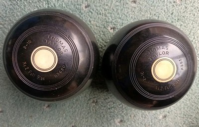 Thomas Taylor Bowls 2lb 10s.. 2 Full Bias.... Damage To One Bowl 
