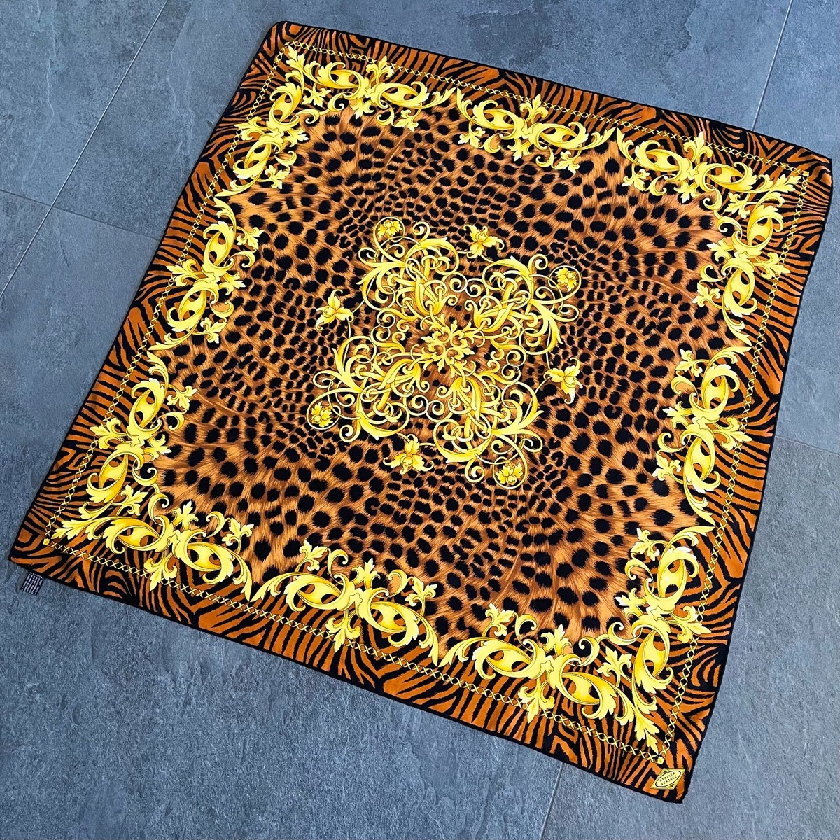 GIANNI VERSACE silk scarf Barocco & Animal print size 34