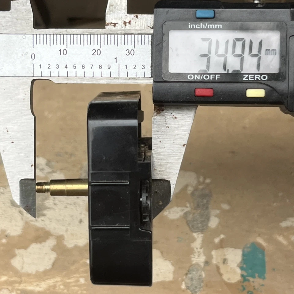 Original KIENZLE QUARTZ Wallclock Movement. New Spare Part (METALLIC Bolt) - Image 4 of 4