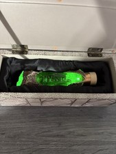 star wars green kyber crystal with light effect galaxys edge disney exclusive