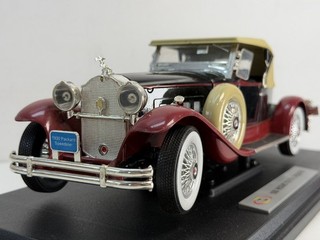 Signature Models 1930 Packard Boattail Speedster 1/18 Scale Diecast Red & Black