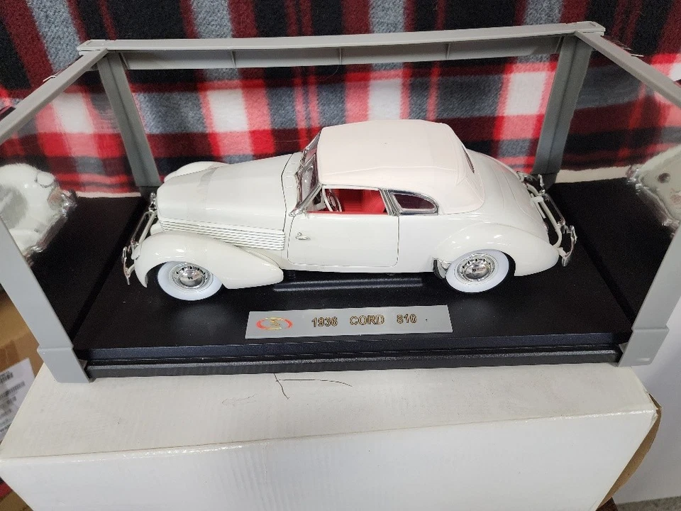 1936 Cord 810 Coupe Diecast Model Car White Red Interior 1/18 Signature Models - Image 3 of 4
