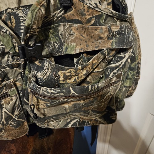CABELA"S Men's Tactical Turkey Vest Camo W/ Seat Holder And Inflatable Tube - Picture 2 of 11