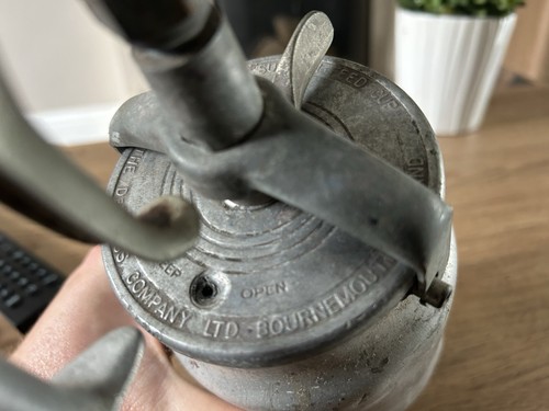 Vintage Devilbiss Spray Gun For Classic Car Paint Type JGA-502 & Canister - Picture 9 of 10