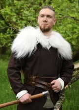 Schulterfell aus Nordlandschnucken-Fell, weiß m. Flecken Mittelalterliches Fell