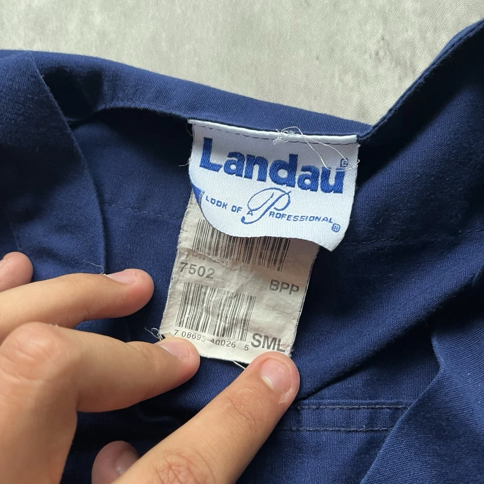 Blusa Médica Scrub Zone by Landau Azul Marino Cuello en V Superman New Yorkies Y2k Talla S Foto 3 de 4