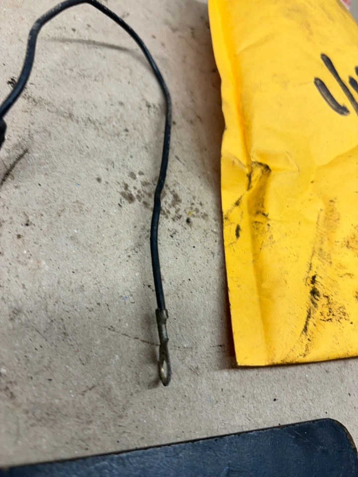 PAR DE CABLES DE TIERRA LIGEROS CORTESÍA PANEL VELA THUNDERBIRD 1964-1966 CUARTO Foto 3 de 4