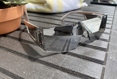 Quay Australia Sunglasses Mirror Chrome Silver Statement  display picture 2