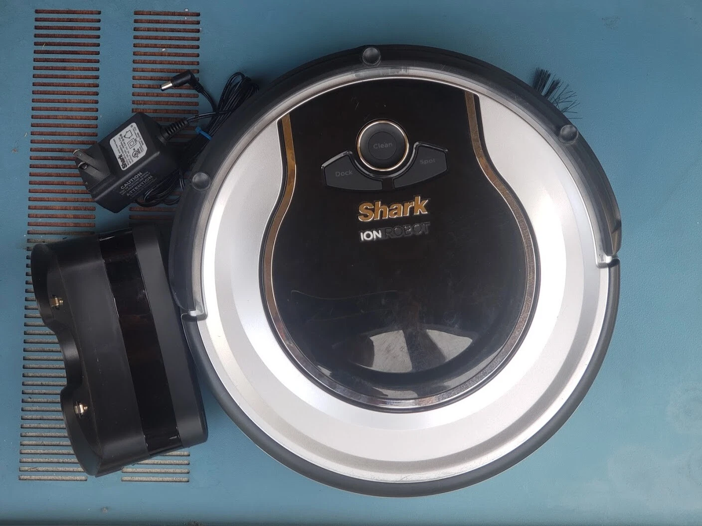 Shark ION iRobot Model RV720 40 Robotic Vacuum Cleaner , w3t