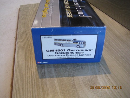 CORGI CLASSICS US54406 GREYHOUND SCENICRUISER GM4501 CHICAGO EXPRESS. - Picture 3 of 3