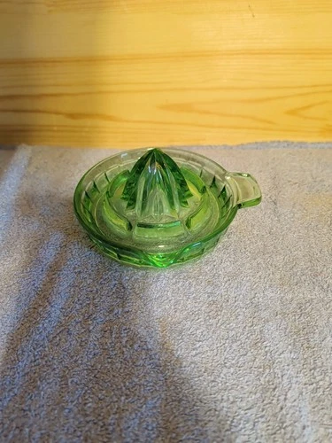 Vintage federal Depression Green Uranium Vaseline Glass Juicer Reamer