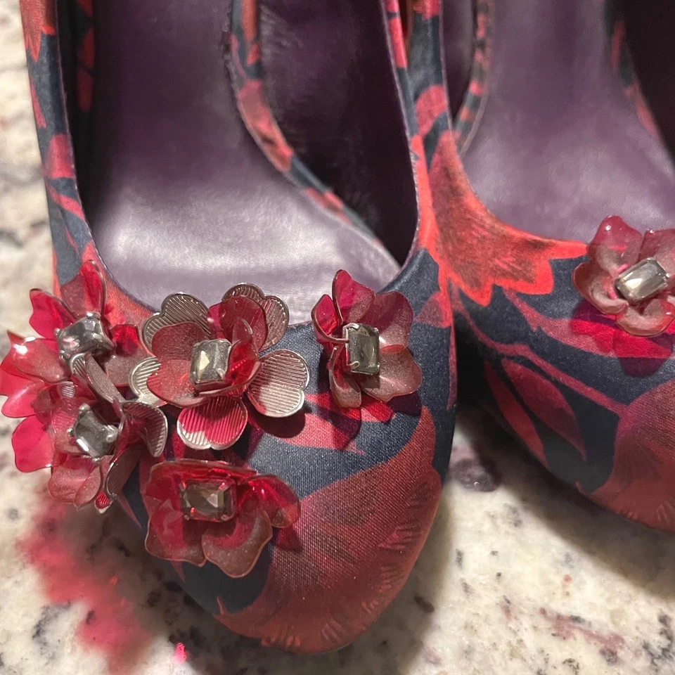 Tory Burch Floral Satin Elmira Wedge Heels Red Navy Flower Embellished Size 7M - Image 4 of 4