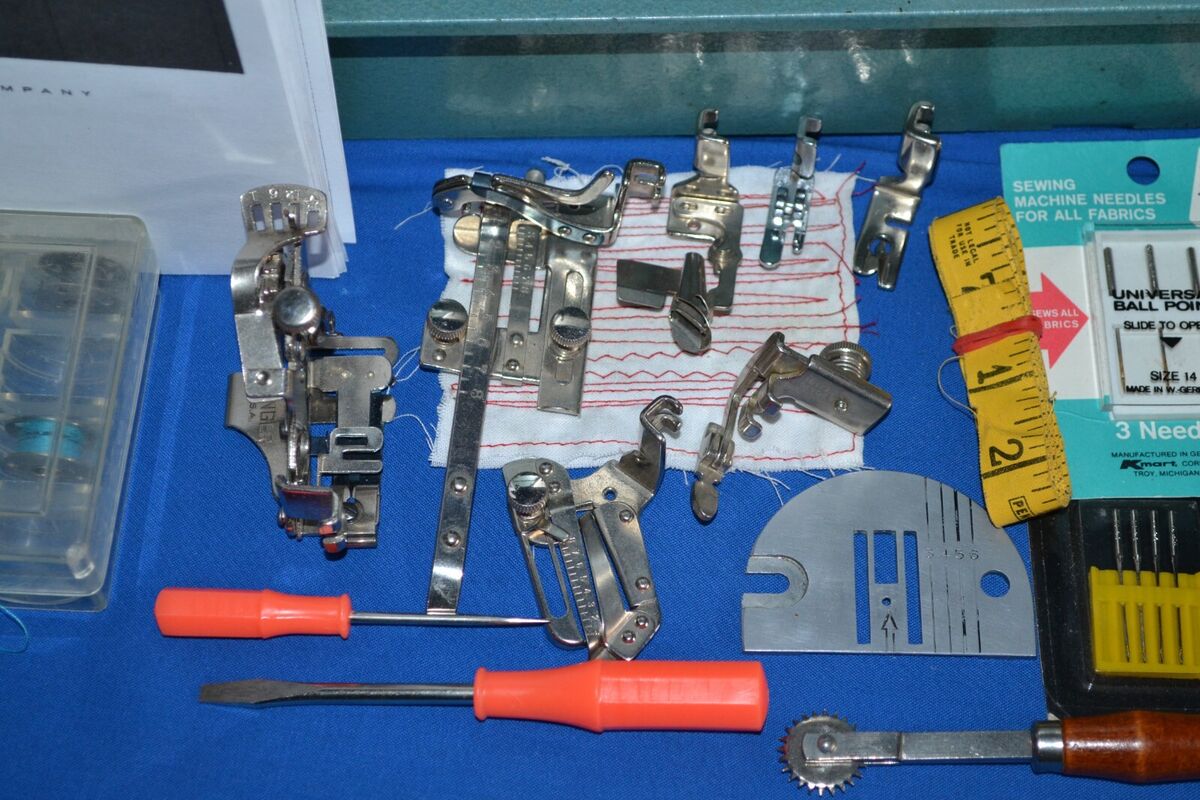SINGER 327 ZIGZAG SEWING MACHINE W/ATTACHMENTS MANUAL SINGER 327 ZIGZAG SEWING MACHINE W/ATTACHMENTS MANUAL