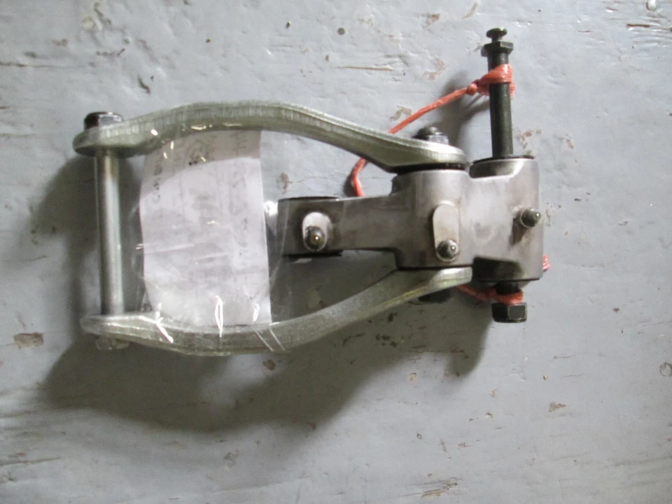 Braço e elos de suspensão Kawasaki ZR-7S/ZR750-H4. - Imagem 4 de 4