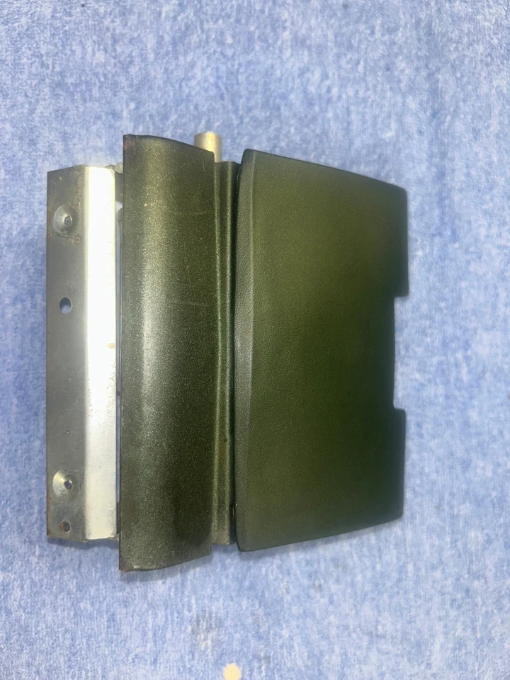 1968 道奇充电器 CORONET PLYMOUTH GTX 滑板 ASH TRAY B-BODY SMOOTH 绿色 — 第 2/4 张图片