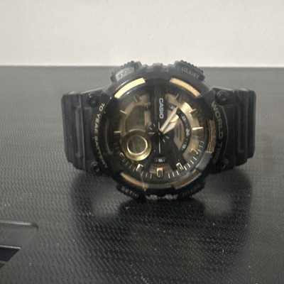 Casio G-SHOCK Men's Shock-Resistant Analog-Digital Quartz Black/Gold Watch