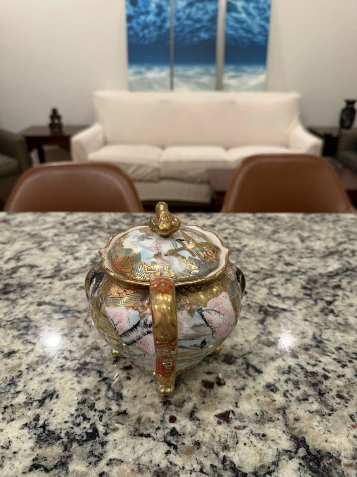 Tetera japonesa de porcelana Satsuma con decoración dorada período Meiji firmada 19 Foto 2 de 4